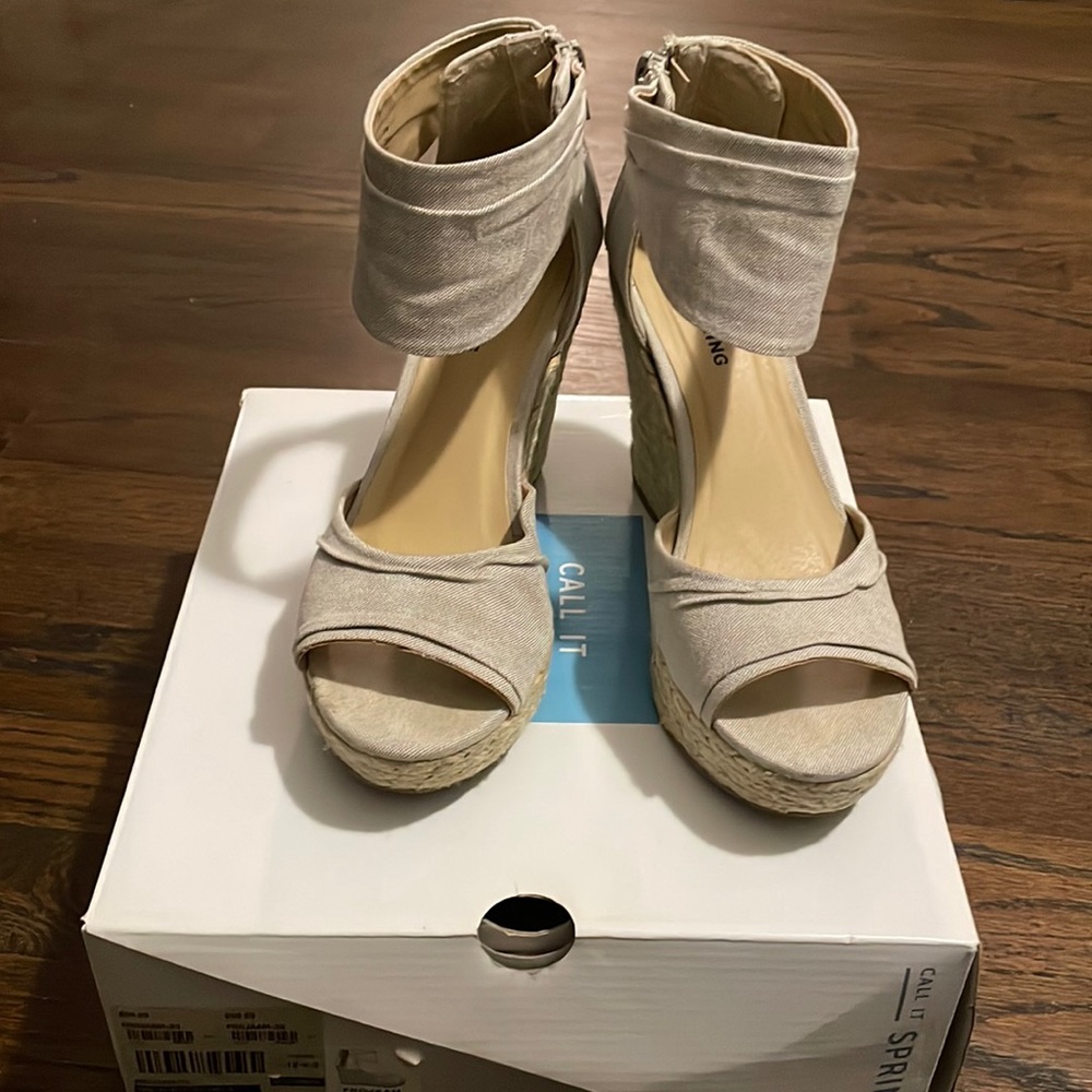 Women’s wedge sandals